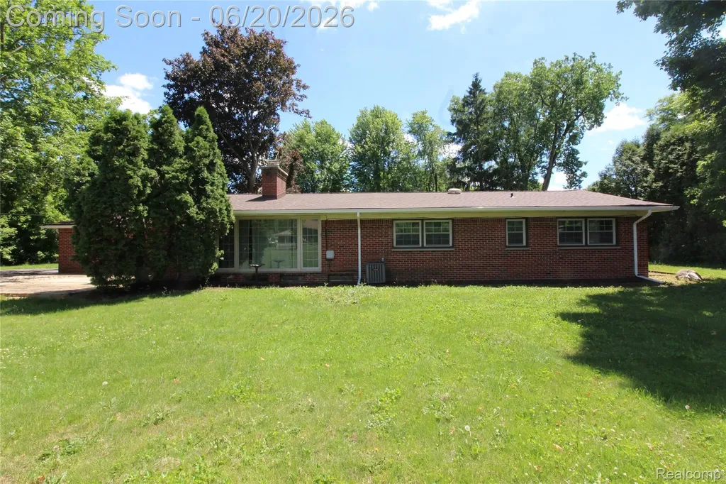 1239 Ashover Drive Bloomfield Charter Township MI 48304