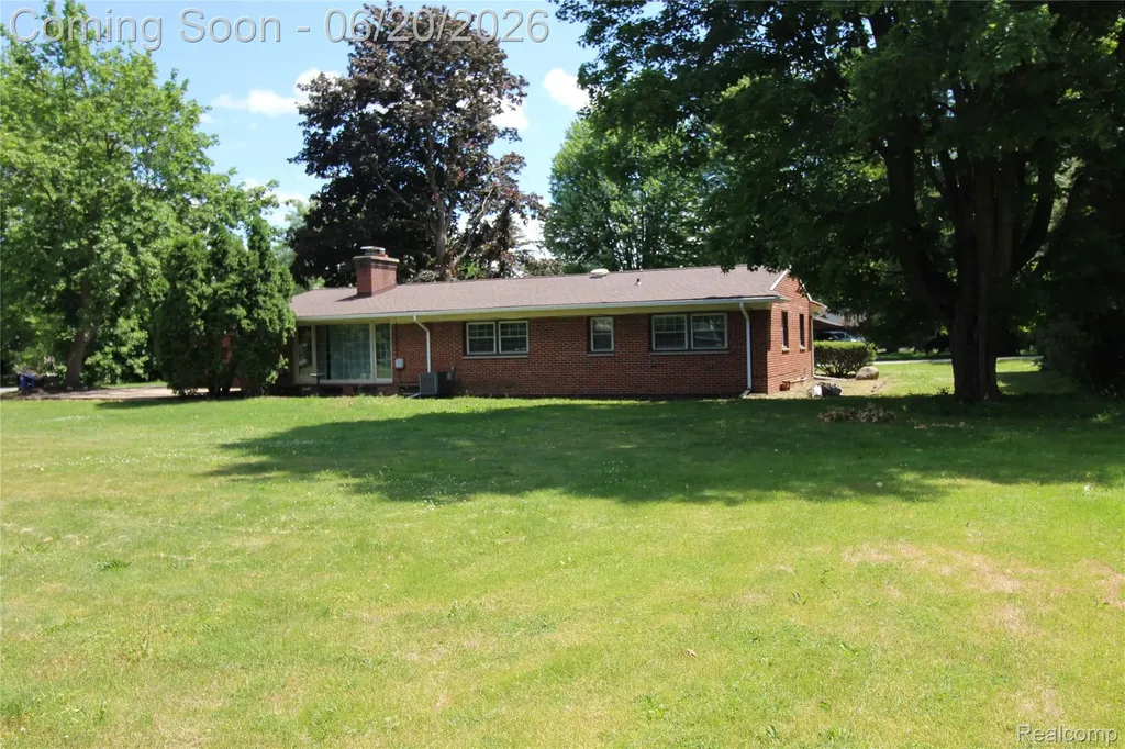 1239 Ashover Drive Bloomfield Charter Township MI 48304