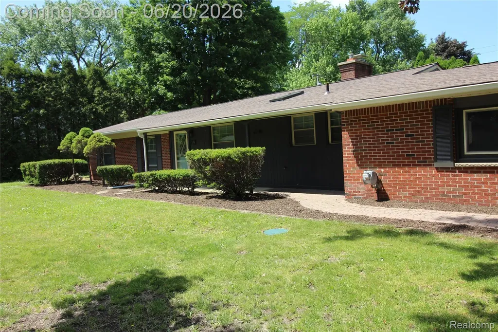 1239 Ashover Drive Bloomfield Charter Township MI 48304
