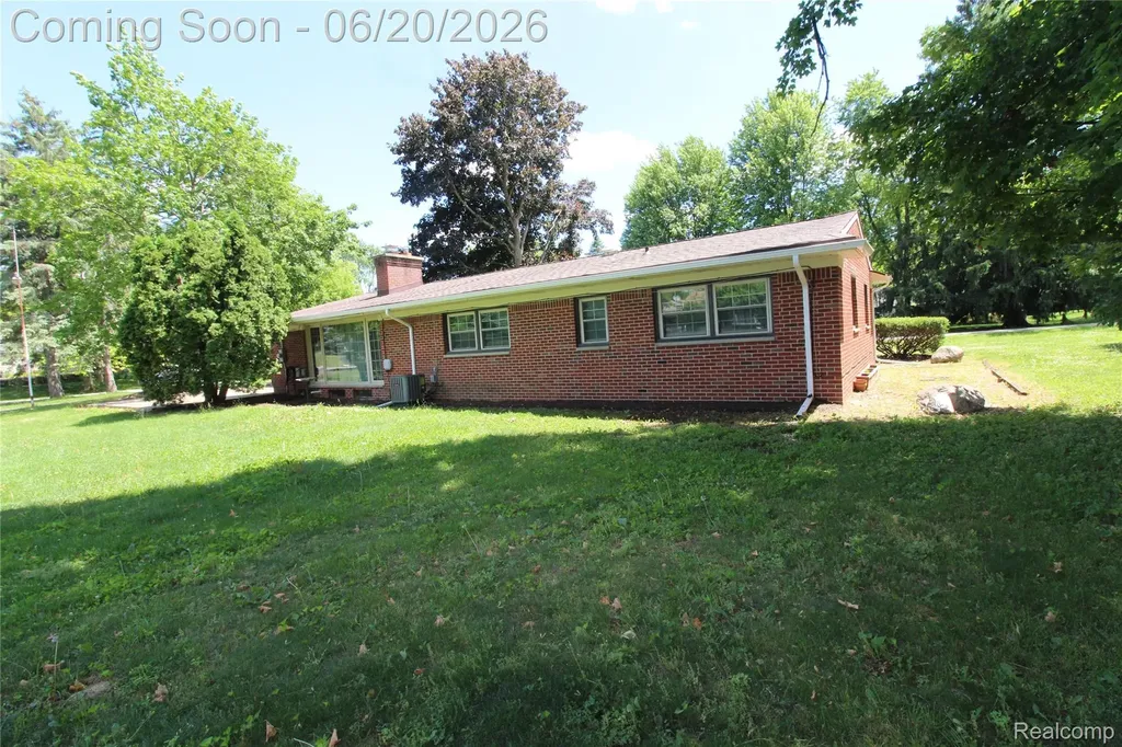 1239 Ashover Drive Bloomfield Charter Township MI 48304