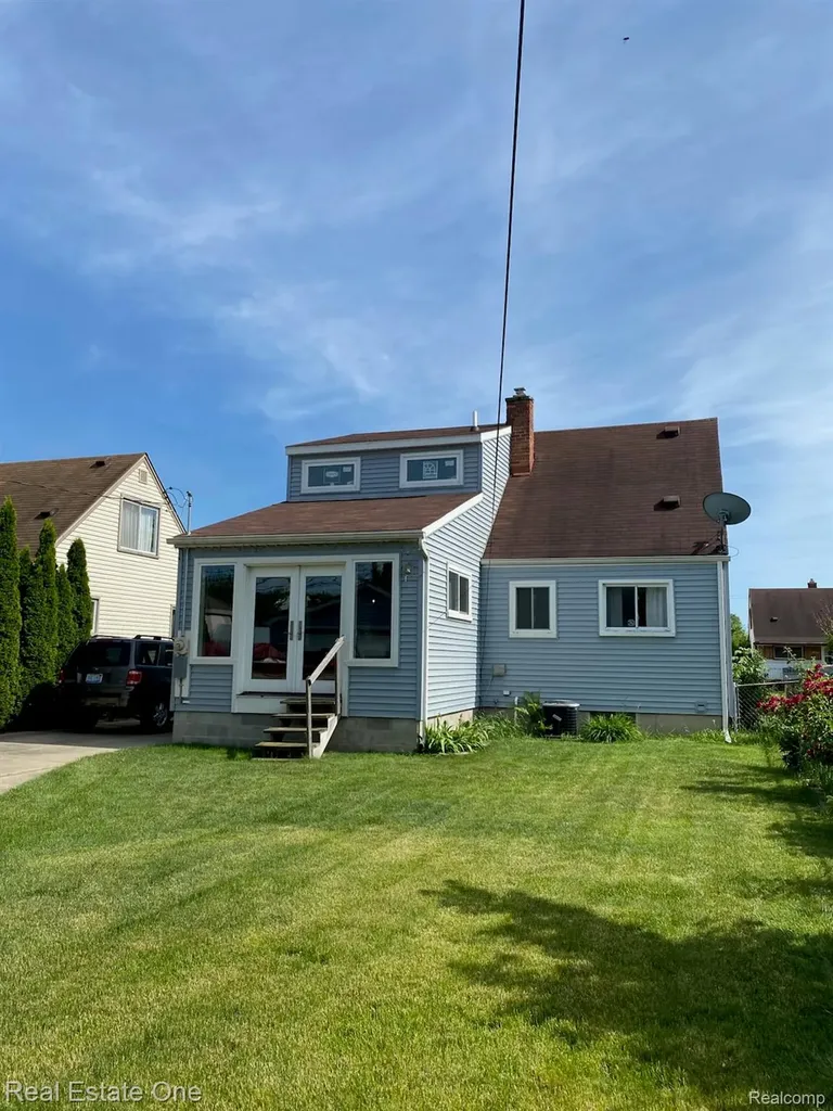 28936 Bridge Street Garden City City MI 48135