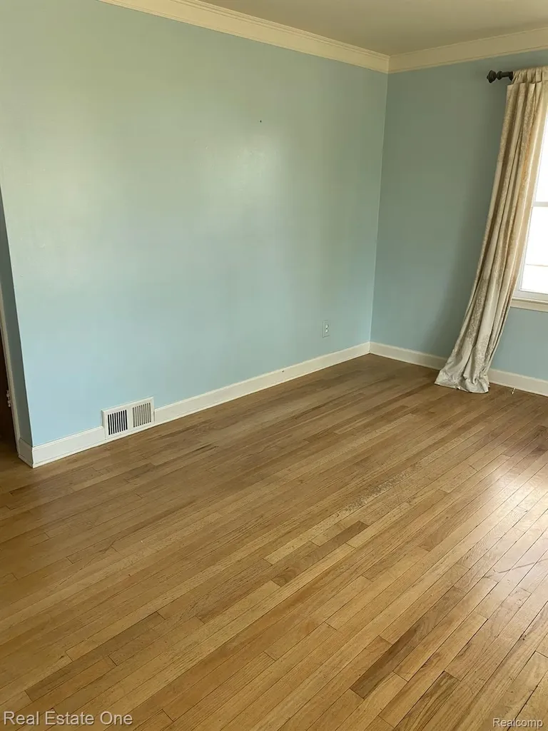 28936 Bridge Street Garden City City MI 48135