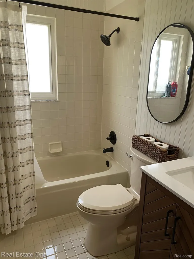 28936 Bridge Street Garden City City MI 48135