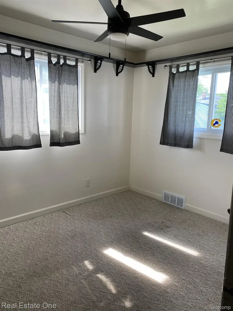 28936 Bridge Street Garden City City MI 48135