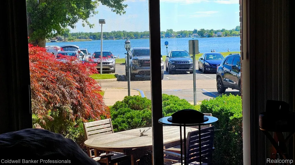 1647 Cass Lake Road Keego Harbor City MI 48320