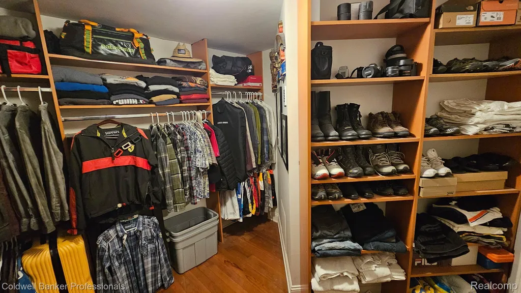 1647 Cass Lake Road Keego Harbor City MI 48320