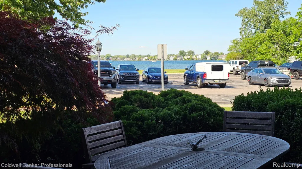 1647 Cass Lake Road Keego Harbor City MI 48320