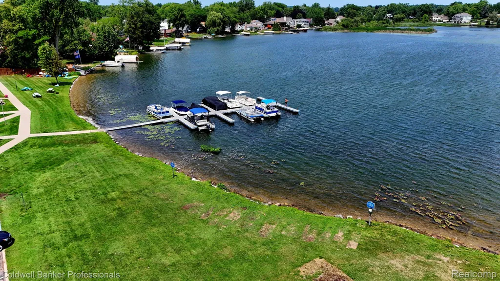 1647 Cass Lake Road Keego Harbor City MI 48320