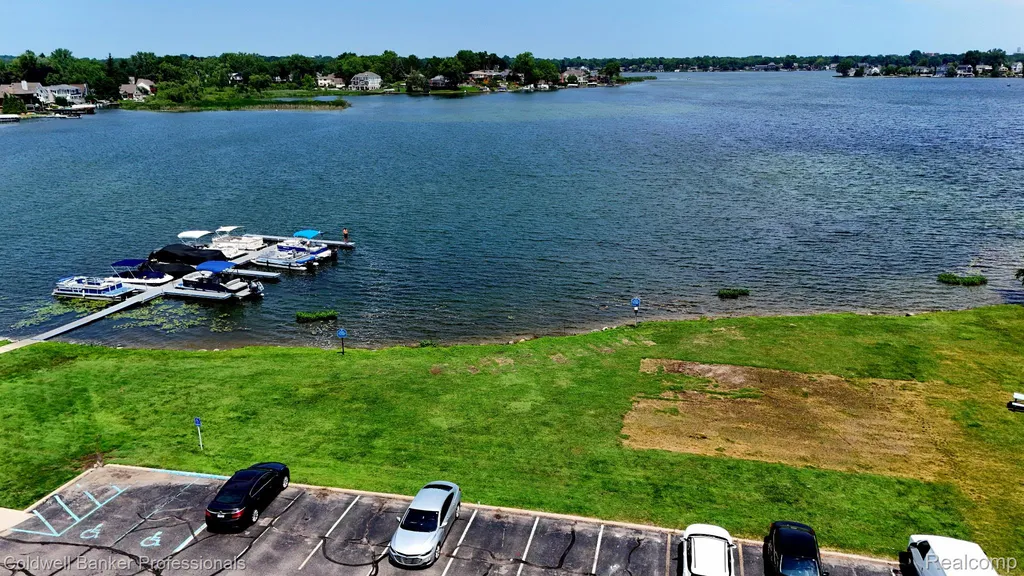 1647 Cass Lake Road Keego Harbor City MI 48320