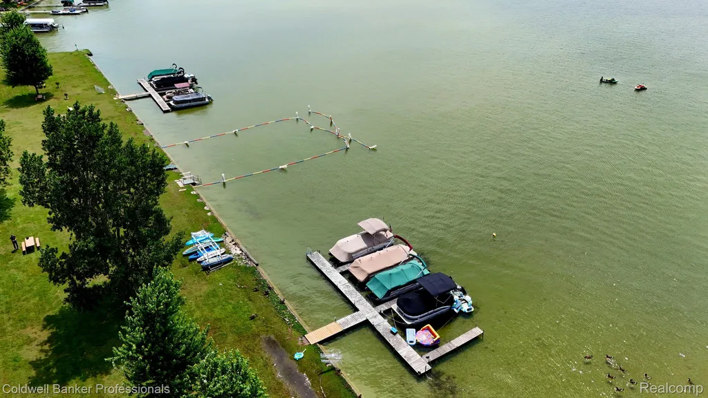 1647 Cass Lake Road Keego Harbor City MI 48320