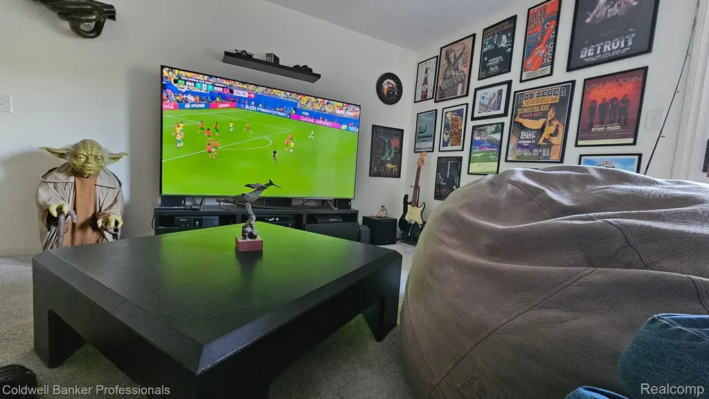 1647 Cass Lake Road Keego Harbor City MI 48320