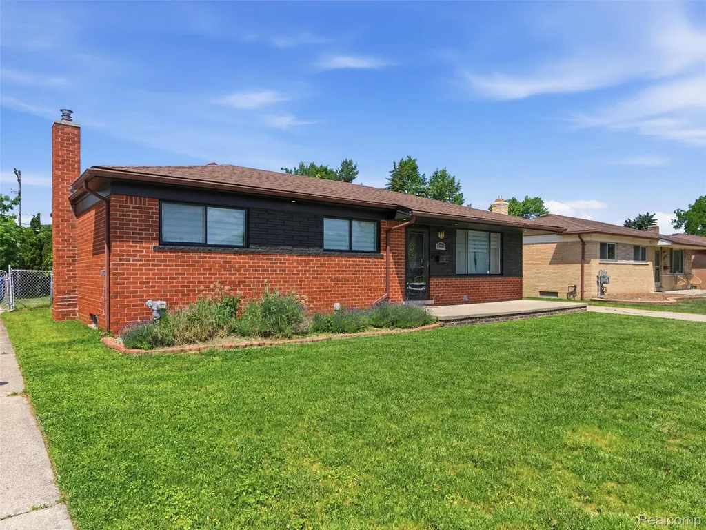 32155 Dover Avenue Warren City MI 48088