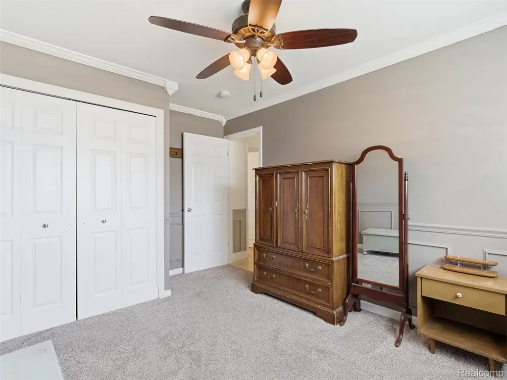 32155 Dover Avenue Warren City MI 48088