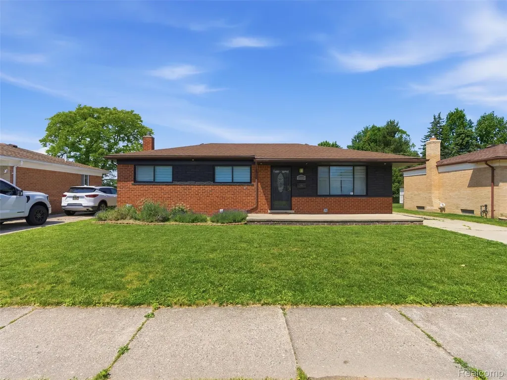 32155 Dover Avenue Warren City MI 48088