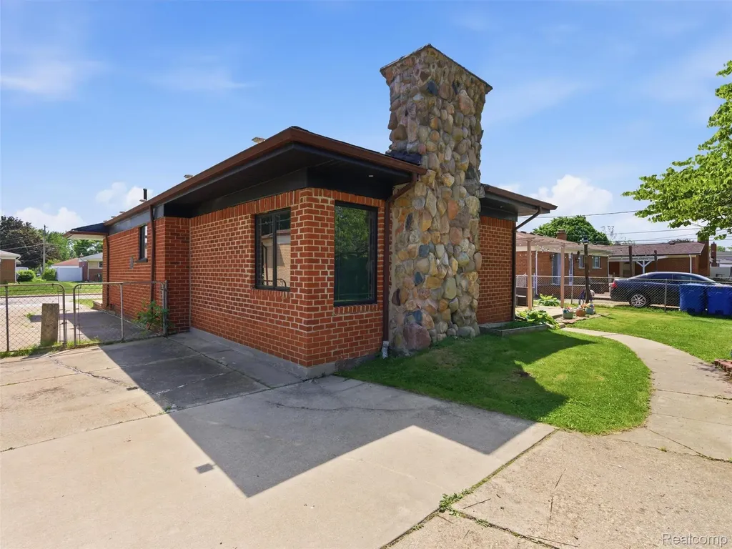 32155 Dover Avenue Warren City MI 48088