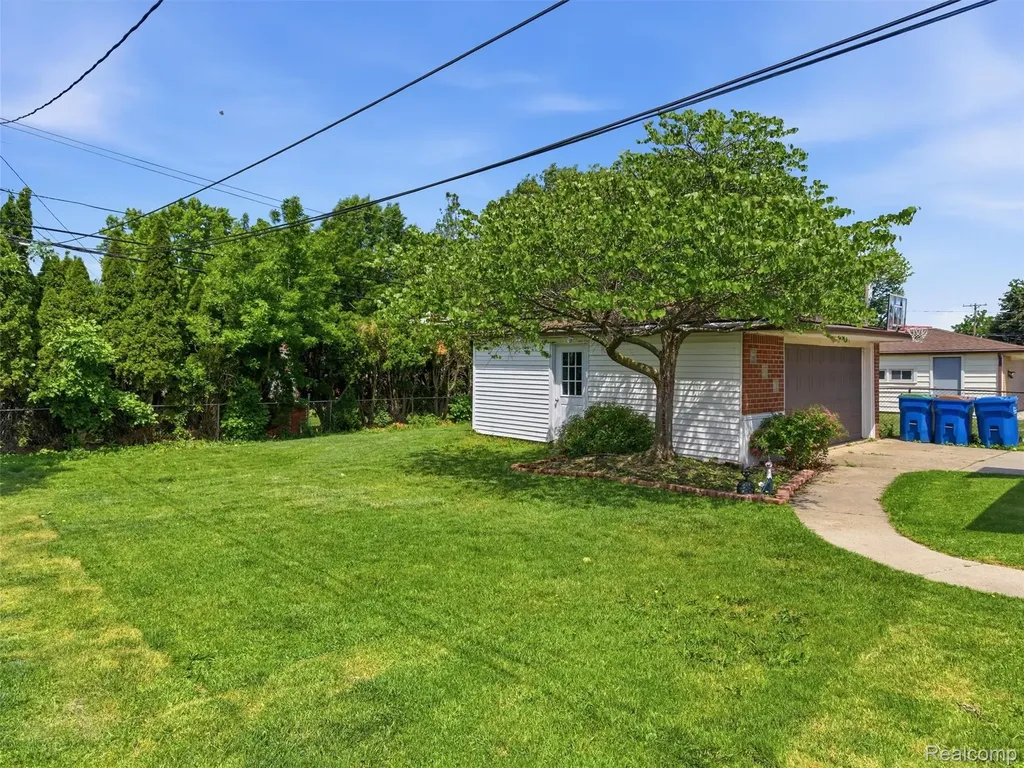 32155 Dover Avenue Warren City MI 48088