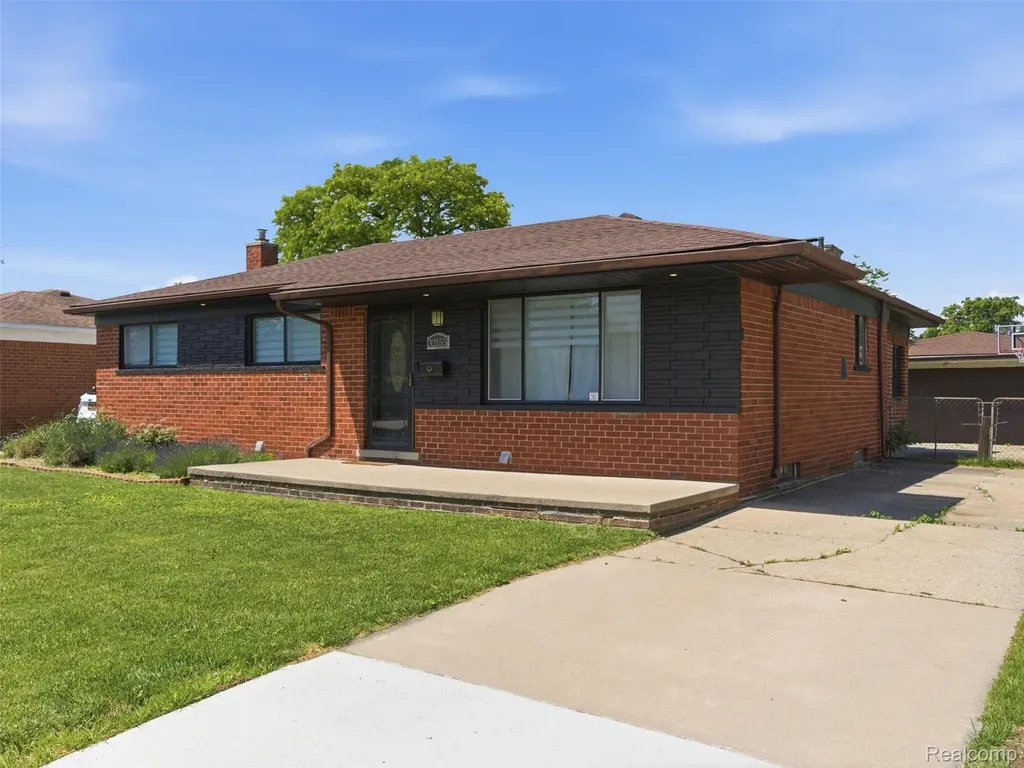 32155 Dover Avenue Warren City MI 48088