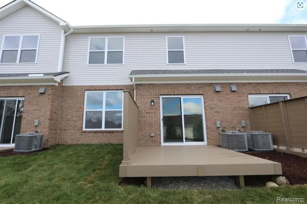 8587 Grove Street Washington Township MI 48094