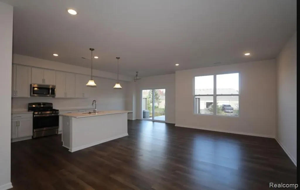 8587 Grove Street Washington Township MI 48094