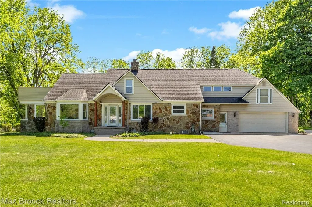 43747 Woodward Avenue Bloomfield Hills City MI 48302