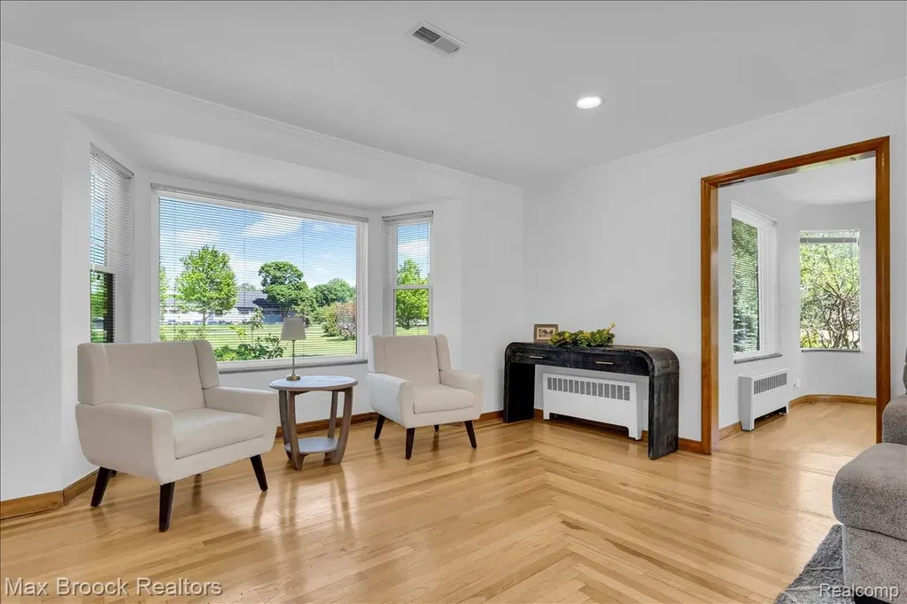 43747 Woodward Avenue Bloomfield Hills City MI 48302