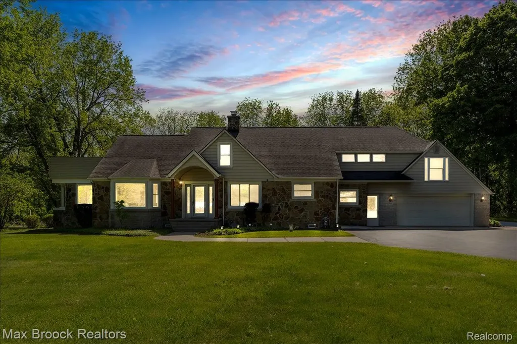 43747 Woodward Avenue Bloomfield Hills City MI 48302