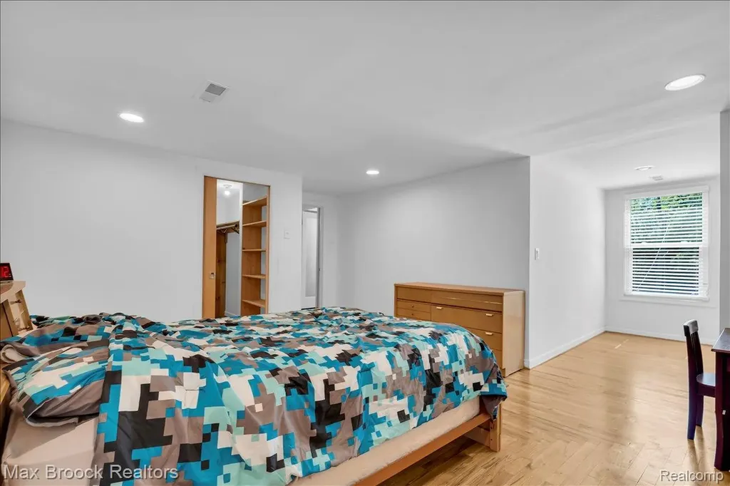 43747 Woodward Avenue Bloomfield Hills City MI 48302