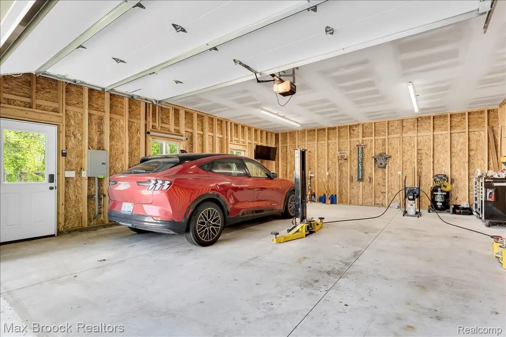 43747 Woodward Avenue Bloomfield Hills City MI 48302