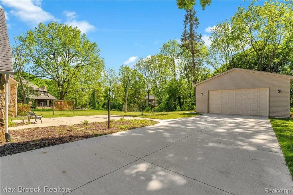43747 Woodward Avenue Bloomfield Hills City MI 48302