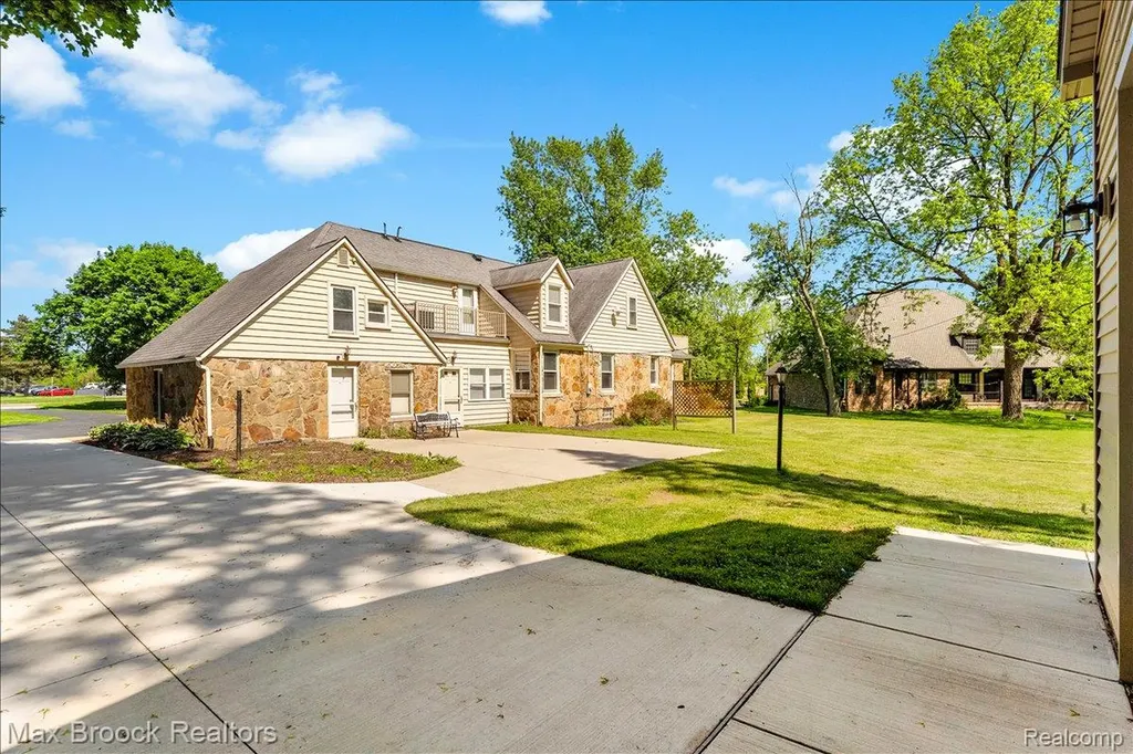 43747 Woodward Avenue Bloomfield Hills City MI 48302