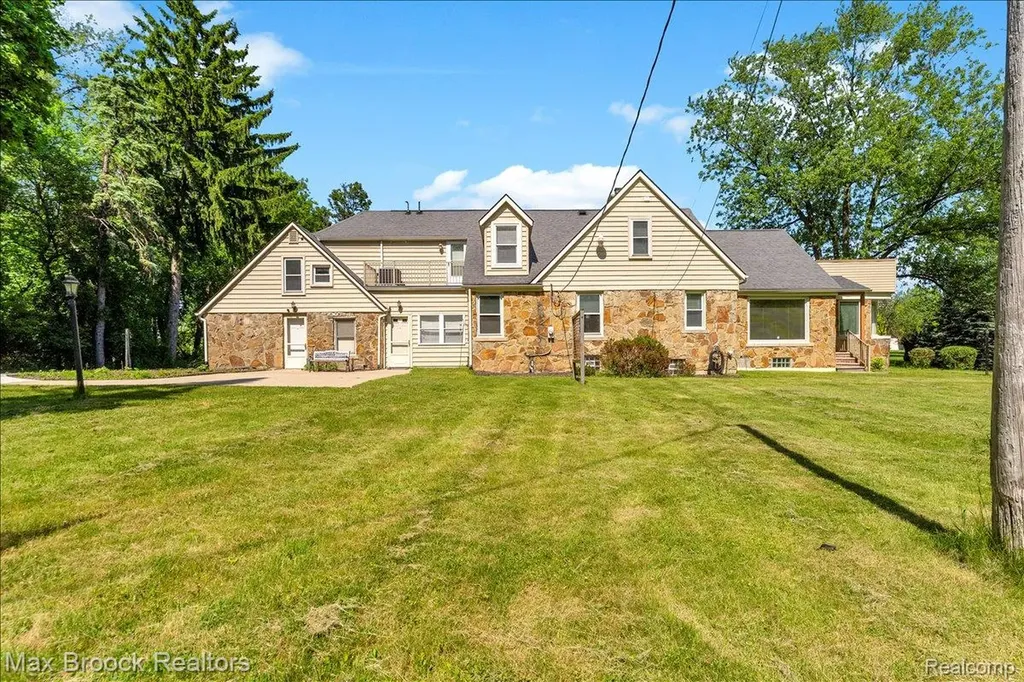 43747 Woodward Avenue Bloomfield Hills City MI 48302