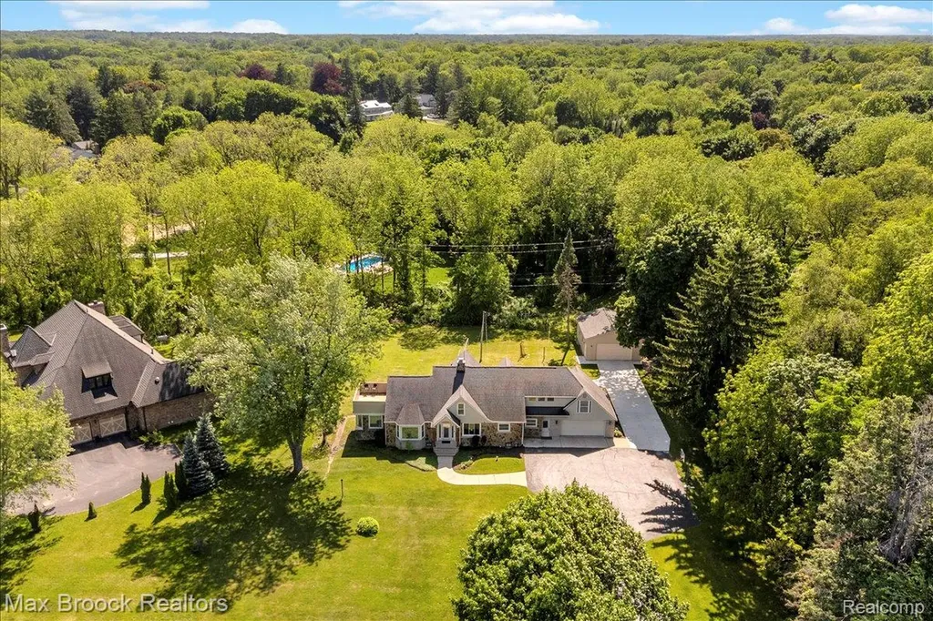 43747 Woodward Avenue Bloomfield Hills City MI 48302
