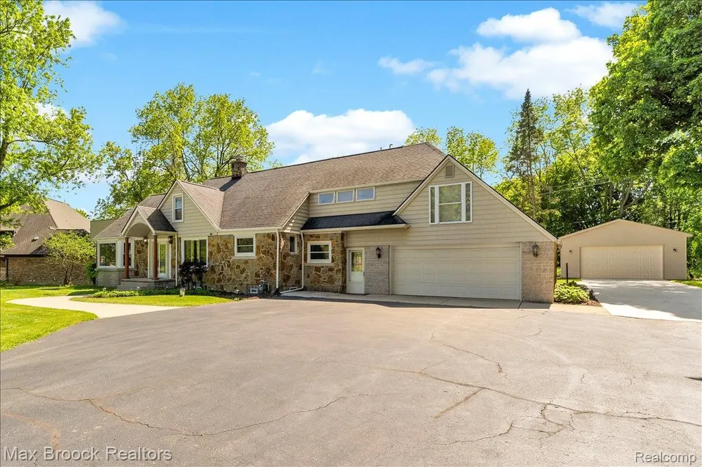 43747 Woodward Avenue Bloomfield Hills City MI 48302