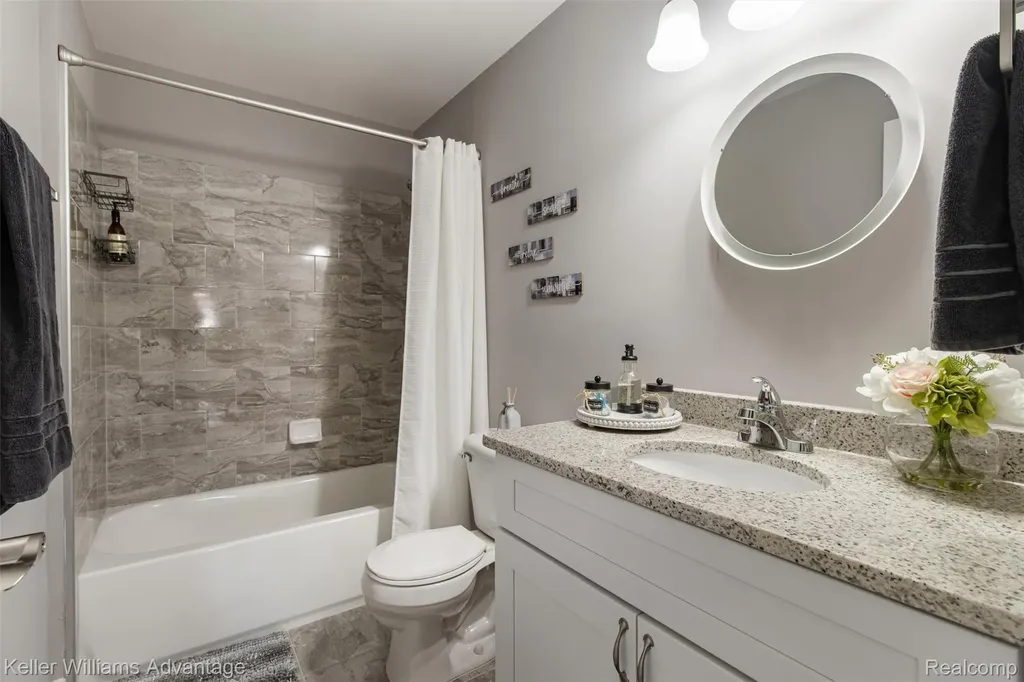 16595 Savor Lane Clinton Charter Township MI 48035