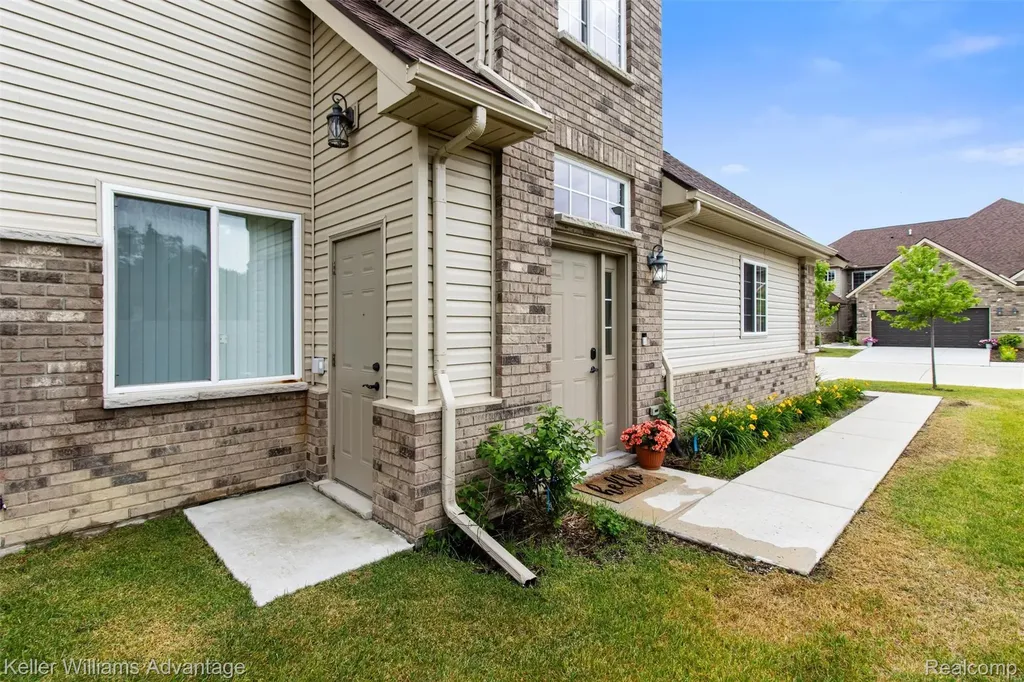 16595 Savor Lane Clinton Charter Township MI 48035