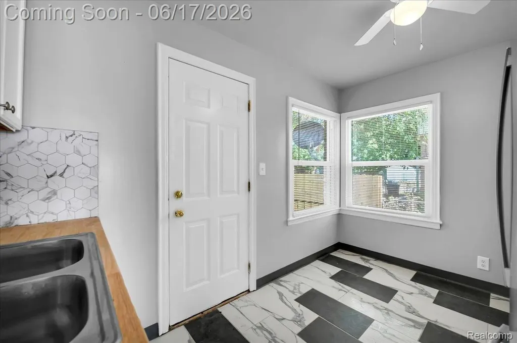 20114 Regent Drive Detroit City MI 48205