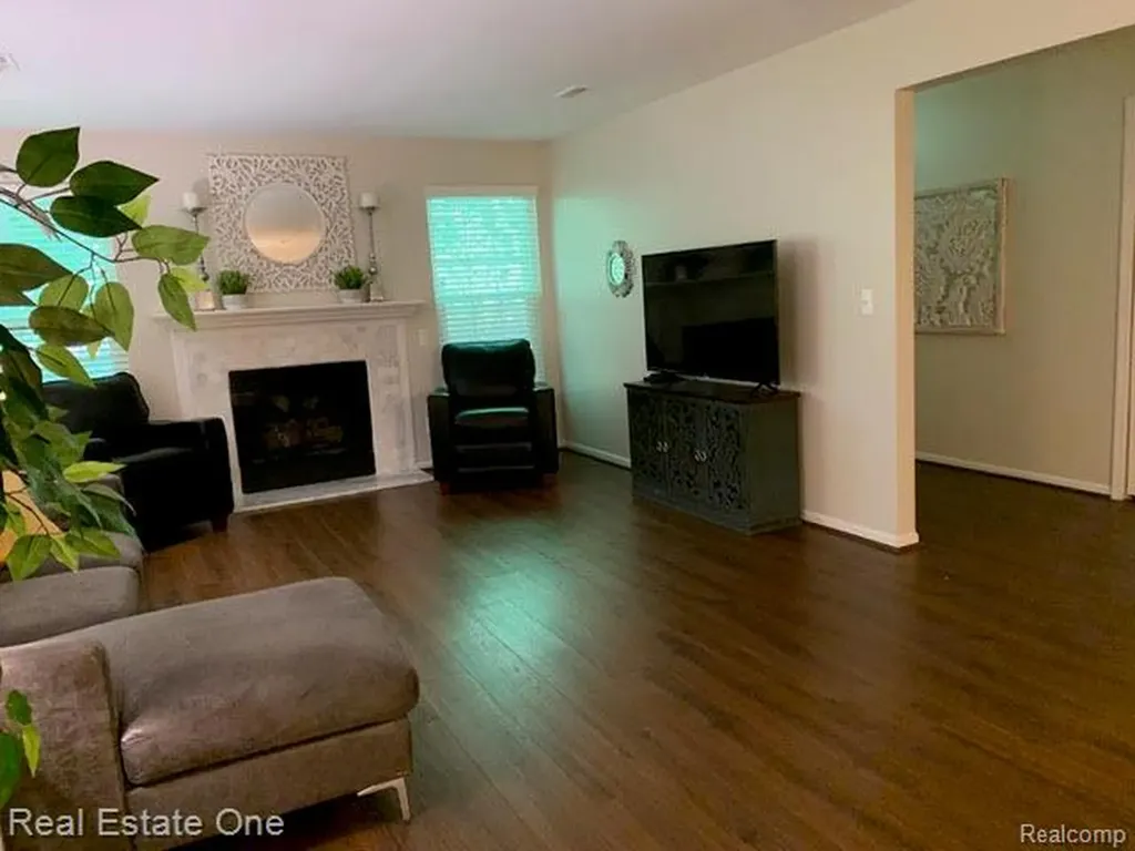 44860 Marigold Drive Sterling Heights City MI 48314