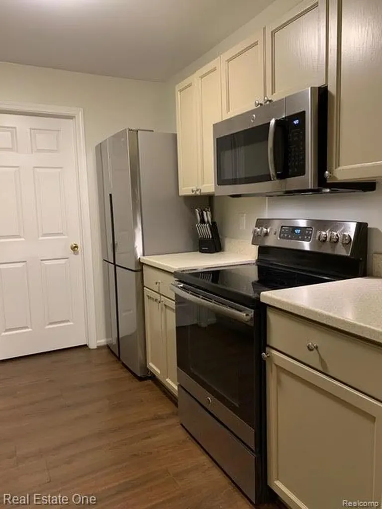 44860 Marigold Drive Sterling Heights City MI 48314