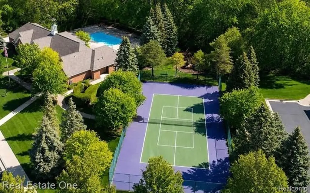 44860 Marigold Drive Sterling Heights City MI 48314