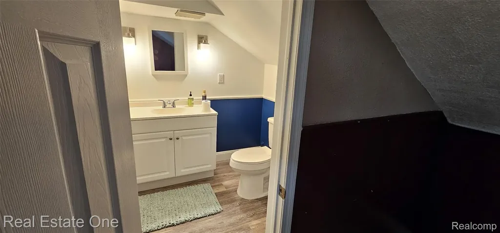 2073 Roslyn Road Grosse Pointe Woods City MI 48236
