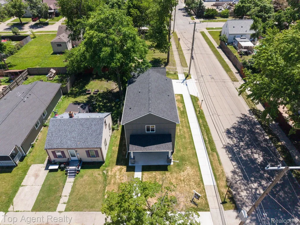 1404 E George Avenue Hazel Park City MI 48030