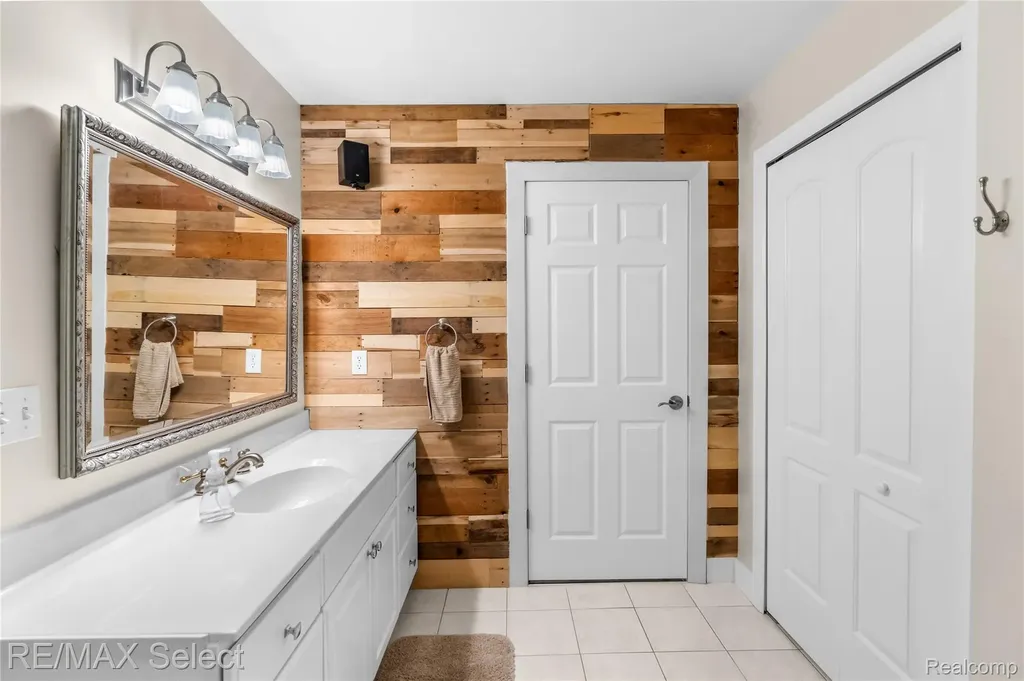 6500 N Seymour Road Flushing Charter Township MI 48433