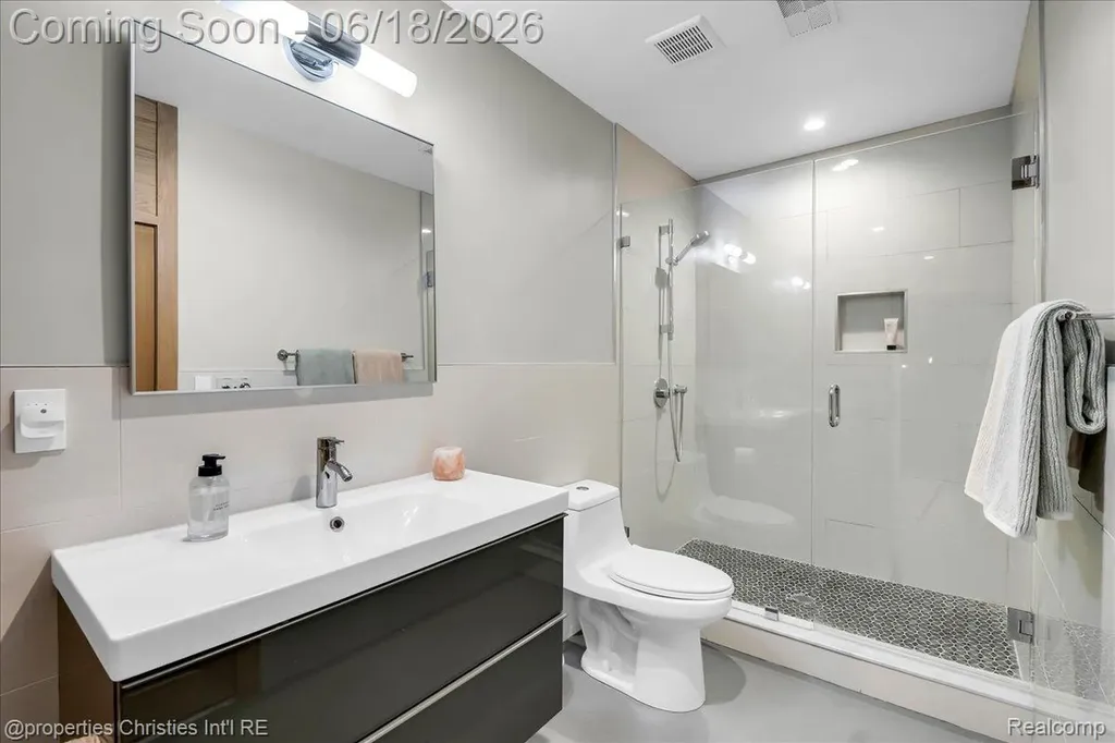1363 Humphrey Avenue Birmingham City MI 48009