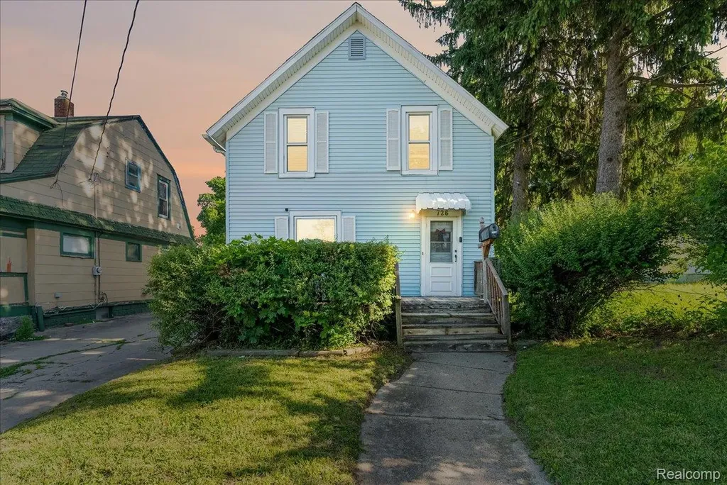 726 W Willow Street Lansing City MI 48906