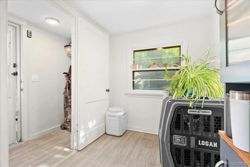 726 W Willow Street Lansing City MI 48906