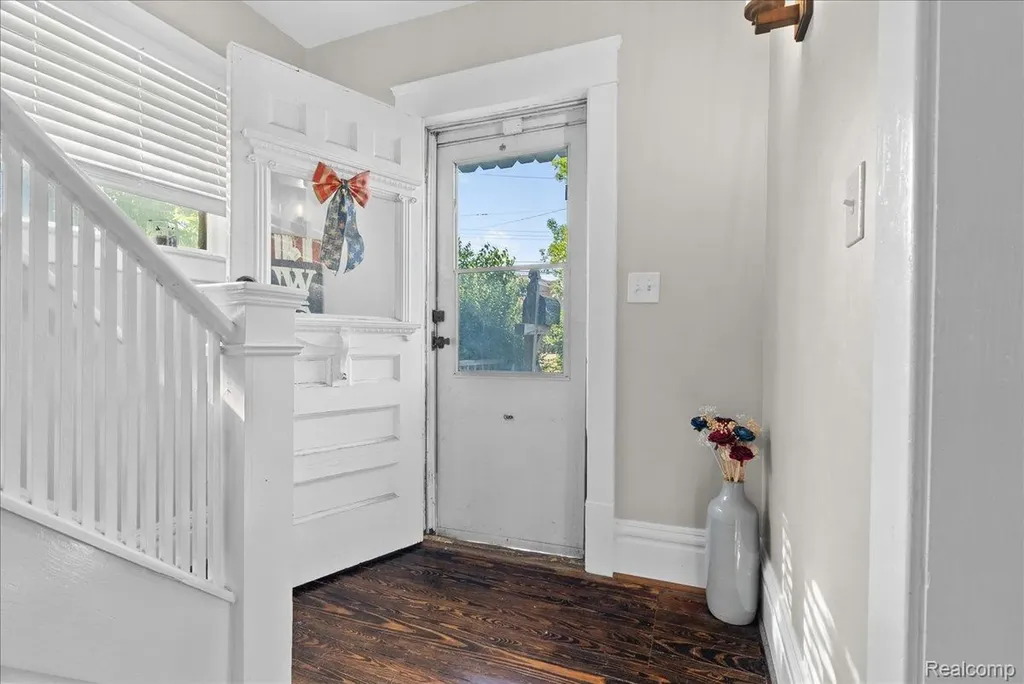 726 W Willow Street Lansing City MI 48906