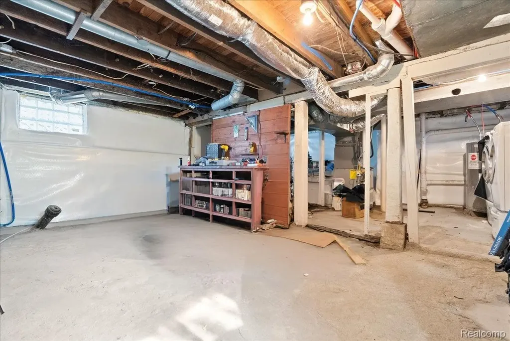 726 W Willow Street Lansing City MI 48906