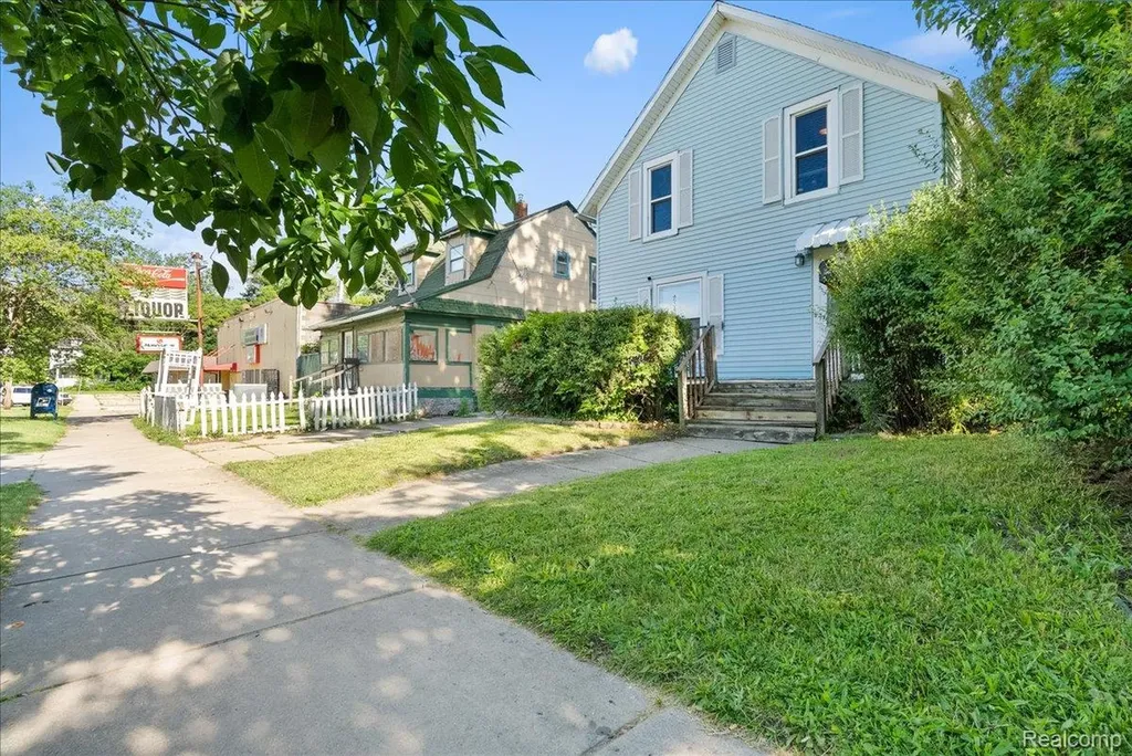 726 W Willow Street Lansing City MI 48906