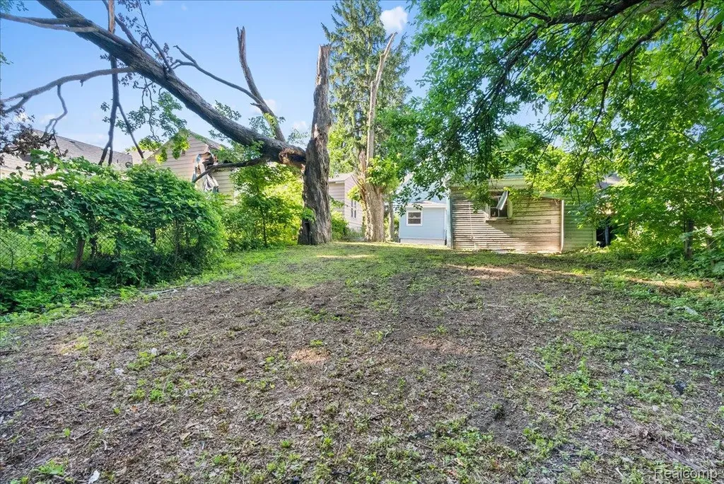 726 W Willow Street Lansing City MI 48906