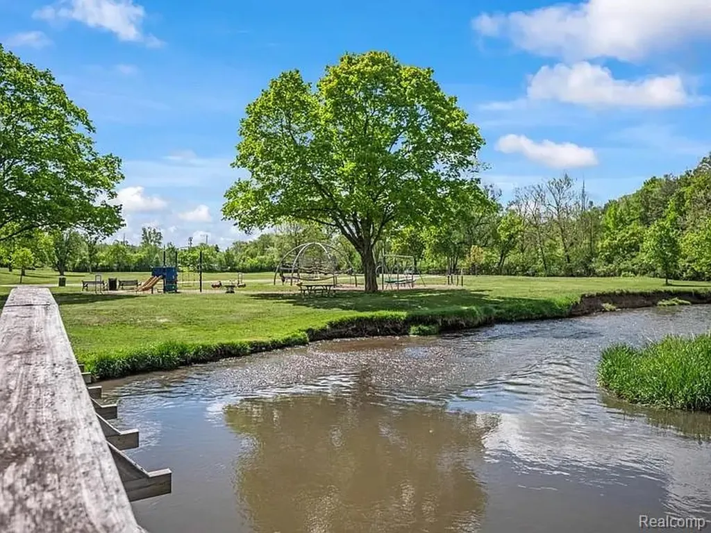 105 Bridle Northville City MI 48167